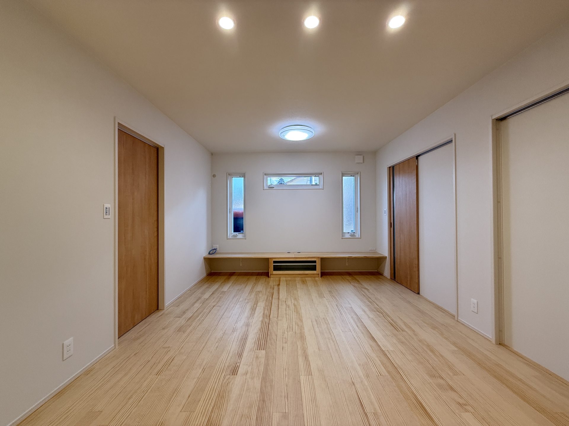 造作家具にこだわった平屋