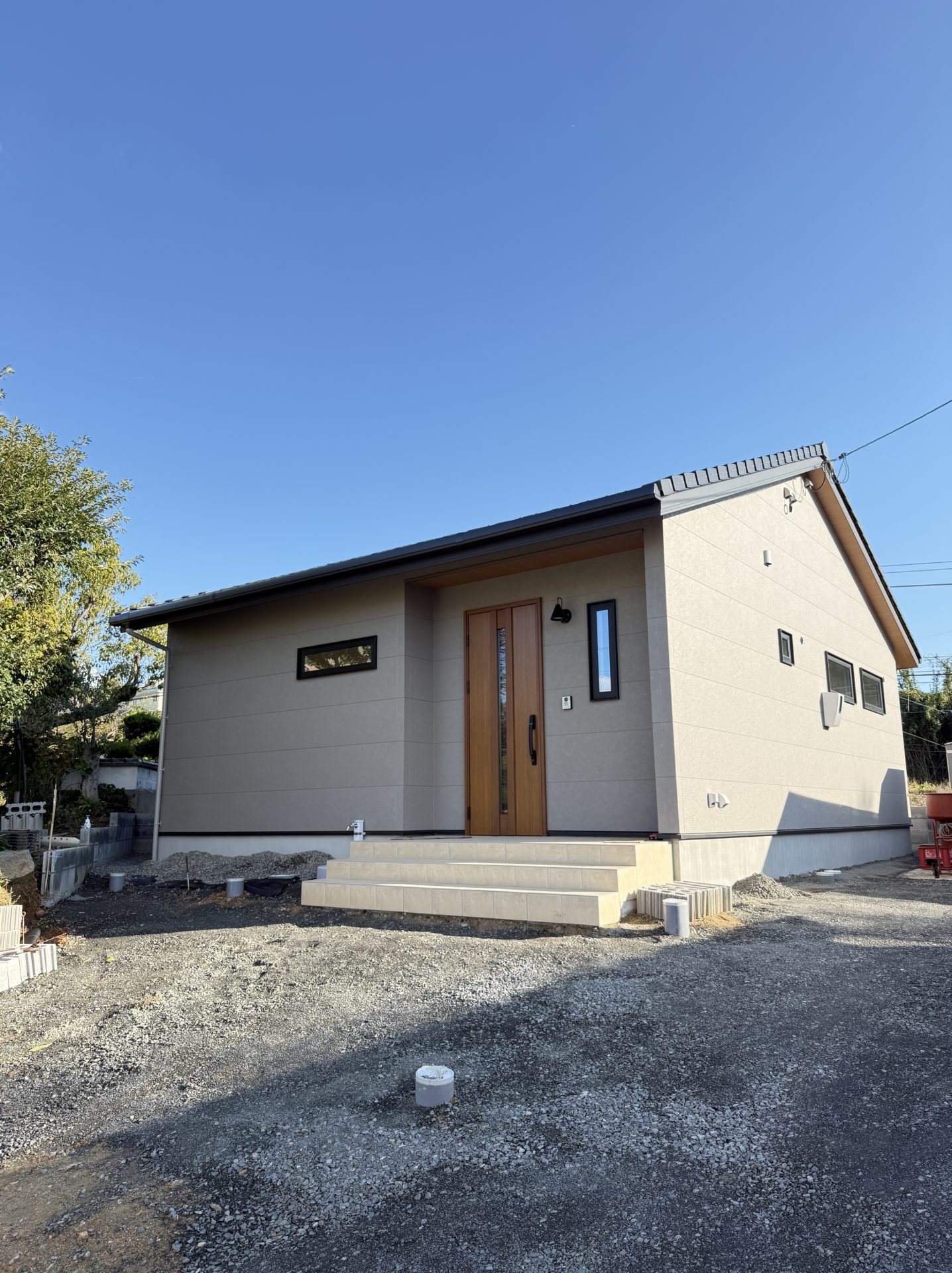 変形地に建つ、家族の顔が見える平屋