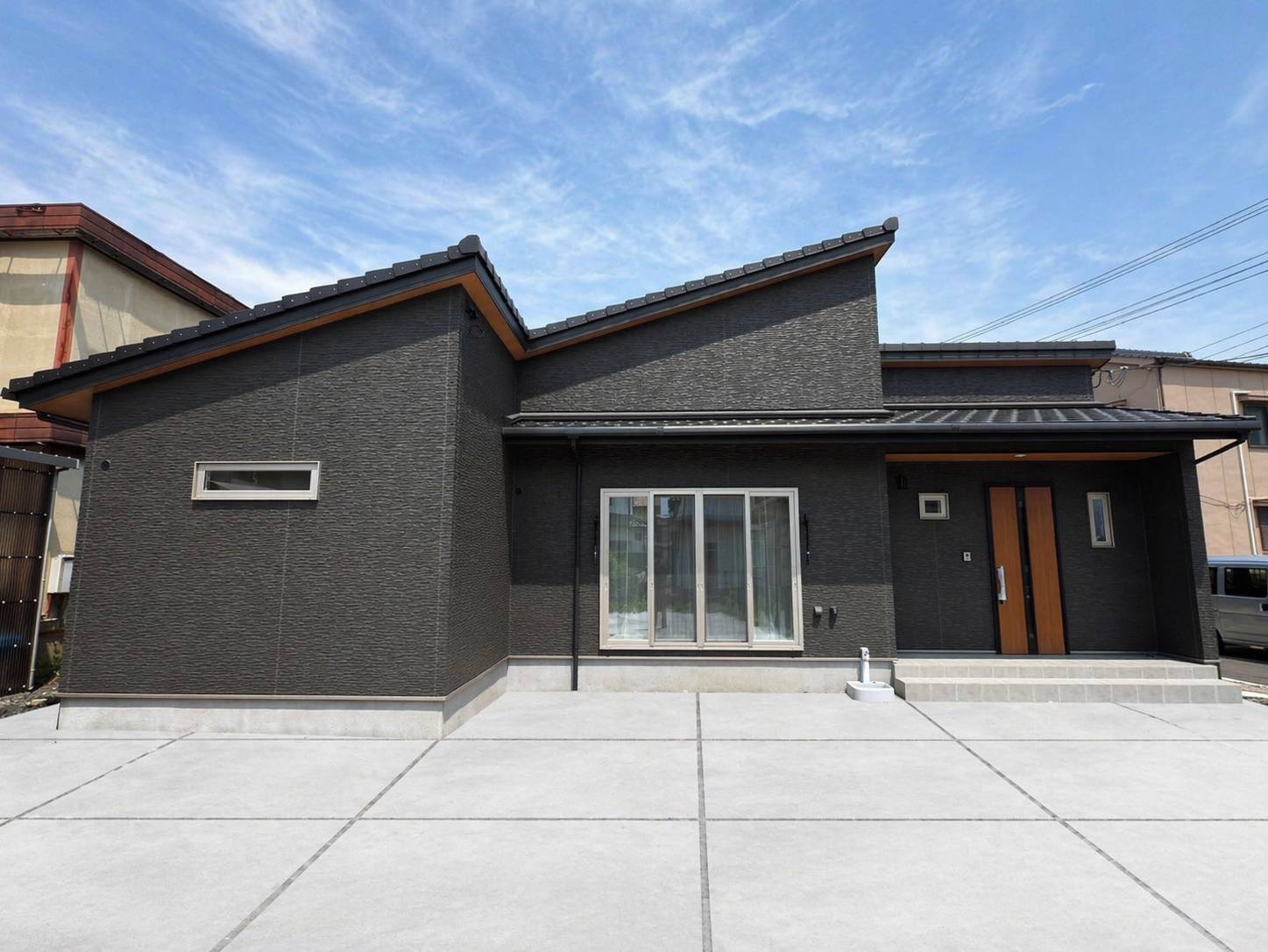 モノトーンでスタイリッシュな平屋